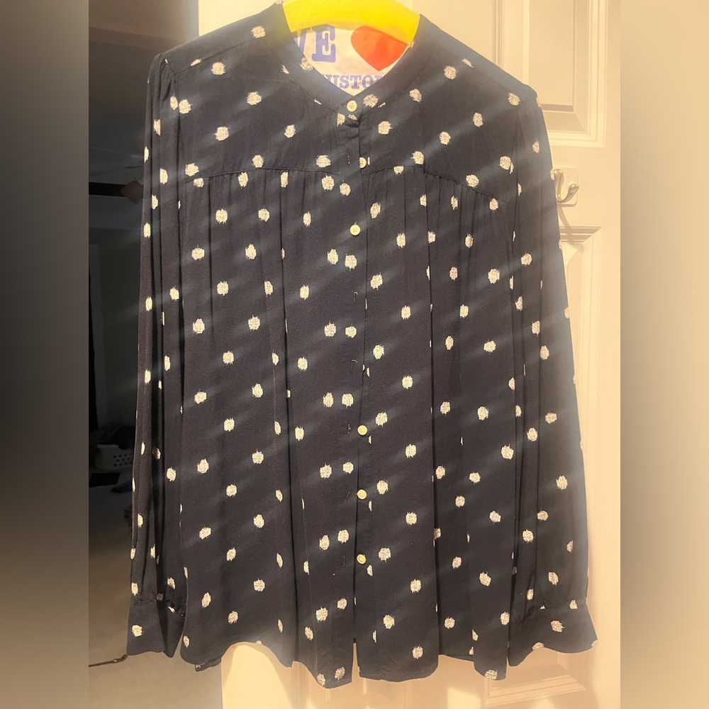 Ann Taylor loft polka dot navy button front blouse, no collar.